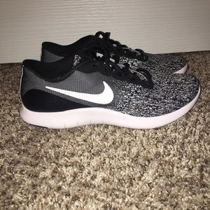 Nike Tennis Shoes